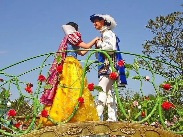 Grand - Disneyland Rer A